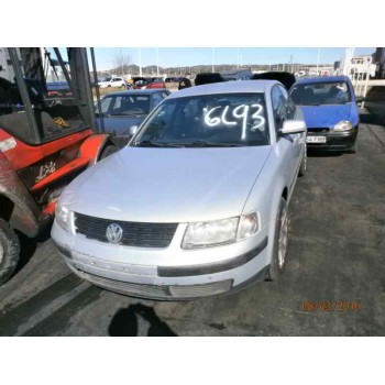 VOLKSWAGEN PASSAT BERLINA (3B2)