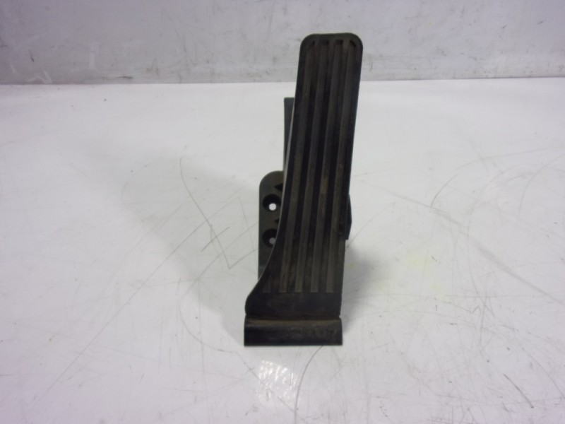 Recambio de potenciometro pedal para mercedes-benz clase c (w204) berlina 2.2 cdi cat referencia OEM IAM A2043000004 A2043000004