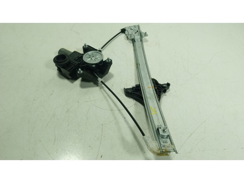 Recambio de elevalunas delantero derecho para toyota yaris (_p21_, _pa1_, _ph1_) 1.5 hybrid (mxph10) referencia OEM IAM 698100D6