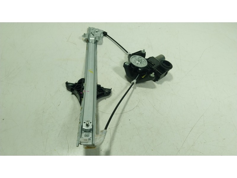 Recambio de elevalunas delantero izquierdo para toyota yaris (_p21_, _pa1_, _ph1_) 1.5 hybrid (mxph10) referencia OEM IAM 698200
