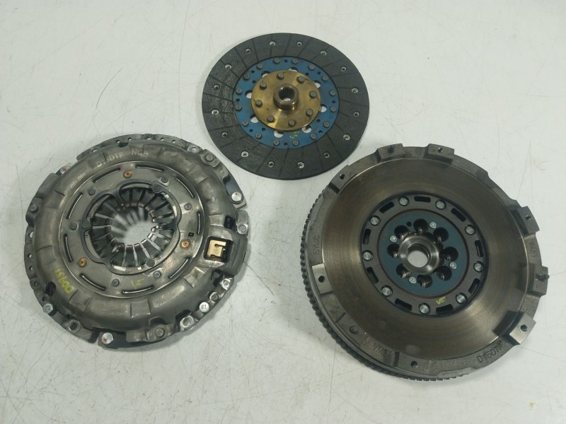 Recambio de kit embrague para ssangyong tivoli 1.6 xdi 160 referencia OEM IAM  A6730300005 