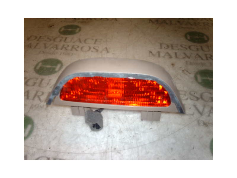 Recambio de piloto trasero central para kia carnival ii 2.9 cdri ex referencia OEM IAM   