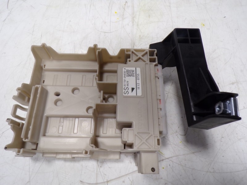 Recambio de caja reles / fusibles para toyota aygo 1.0 vvti referencia OEM IAM 827300H030 827300H030 