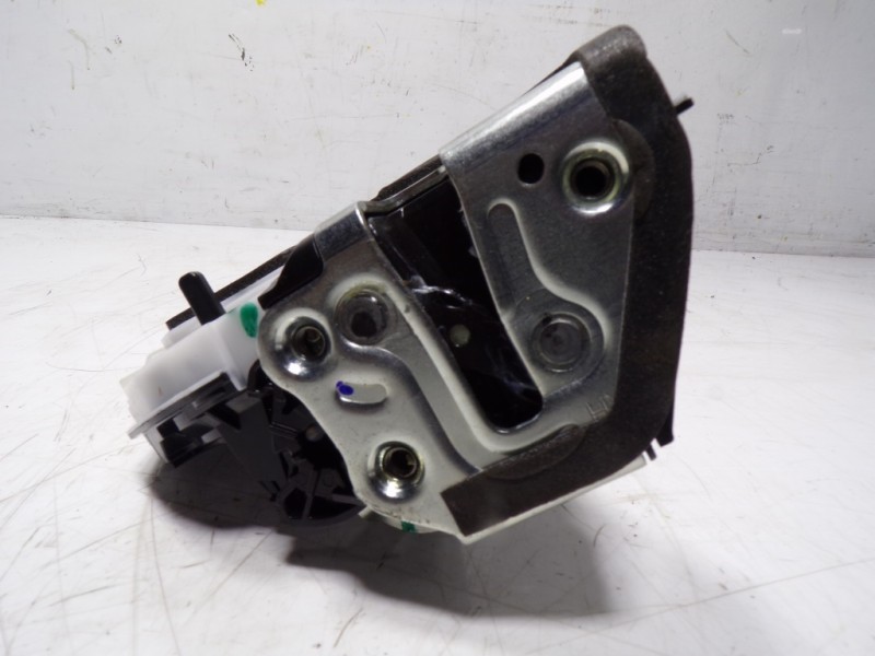 Recambio de cerradura puerta trasera derecha para toyota aygo 1.0 vvti referencia OEM IAM 6905002391  