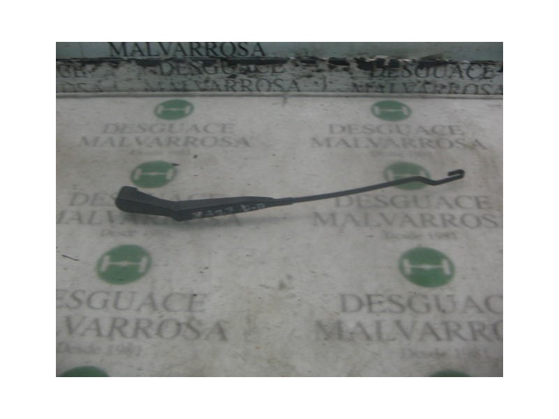 Recambio de brazo limpia delantero derecho para nissan primera berl./familiar (p10/w10) lx berlina (p10) referencia OEM IAM   