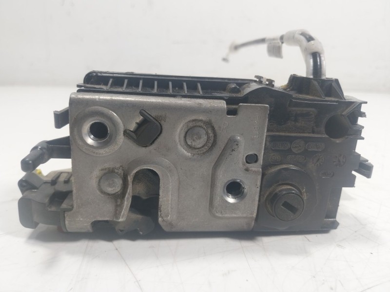 Recambio de cerradura puerta trasera derecha para peugeot 208 1.6 blue-hdi fap referencia OEM IAM  9812501180 