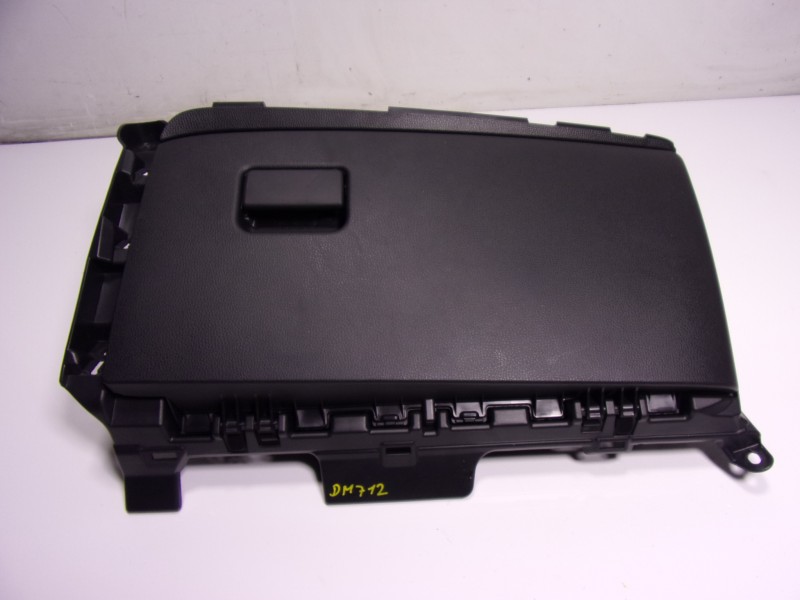 Recambio de guantera para toyota yaris cross 1.5 vvti 16 v 55 kw referencia OEM IAM 55550K0030C0  