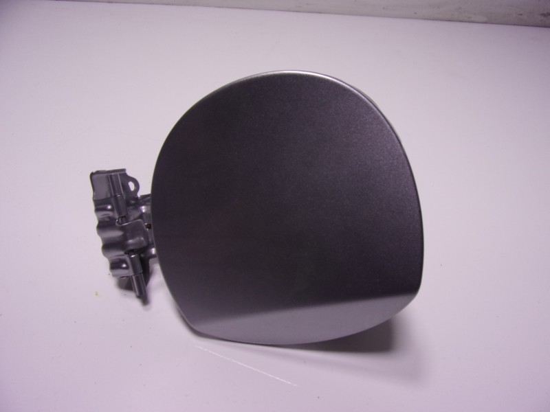 Recambio de tapa combustible para toyota yaris cross 1.5 vvti 16 v 55 kw referencia OEM IAM 77350K2010  