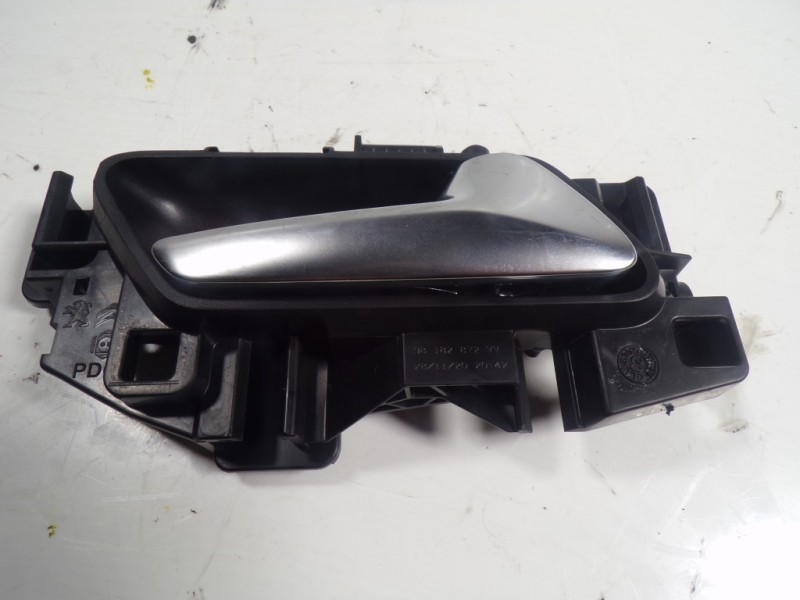 Recambio de maneta interior delantera derecha para toyota proace city 1.2 12v referencia OEM IAM SU001B0200  