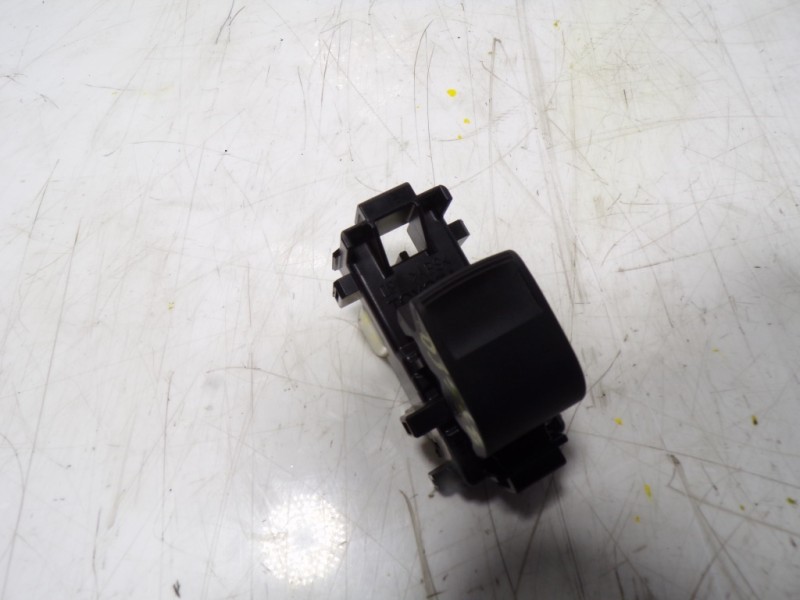 Recambio de mando elevalunas delantero derecho para toyota aygo 1.0 vvti referencia OEM IAM 848100D030  