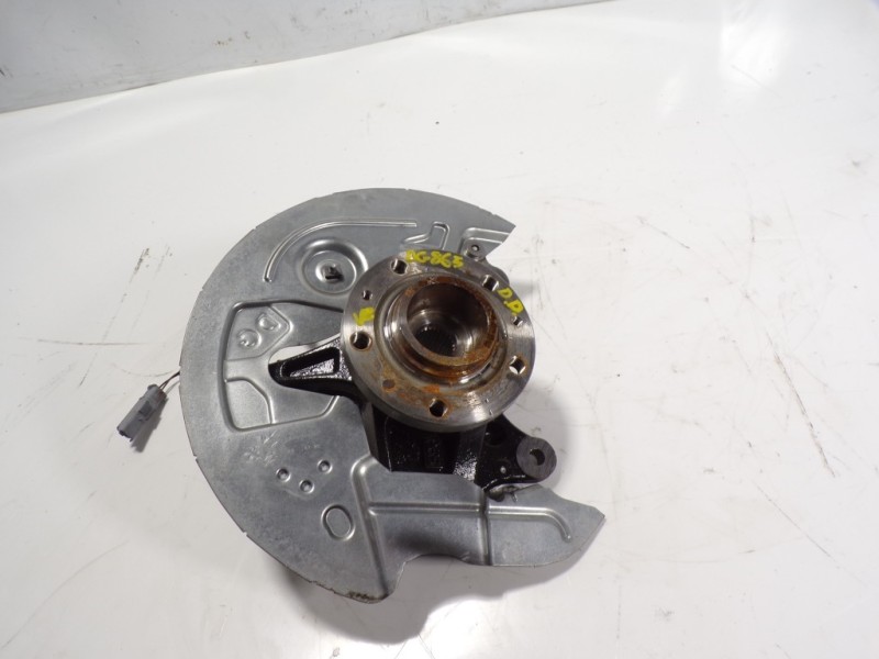 Recambio de mangueta delantera derecha para toyota proace city 1.2 12v referencia OEM IAM SU001B2338  