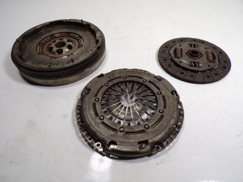 Recambio de kit embrague para seat leon (5f1) style referencia OEM IAM 04E141016B 04E141031M 05E105266B