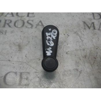 MANETA ELEVALUNAS TRASERA DERECHA 