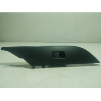 MANDO ELEVALUNAS DELANTERO DERECHO 848100D300 