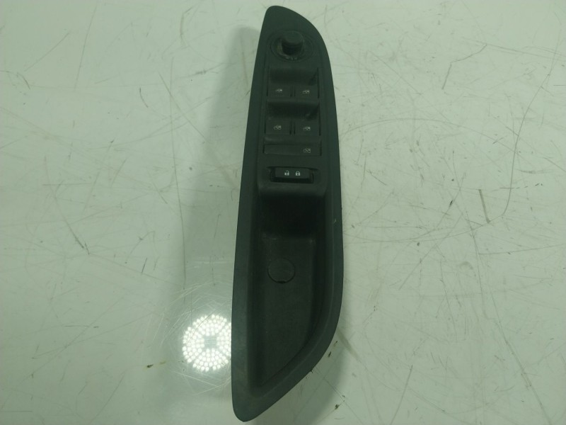 Recambio de mando elevalunas delantero izquierdo para opel mokka x 1.6 cdti dpf referencia OEM IAM  95025518600R 