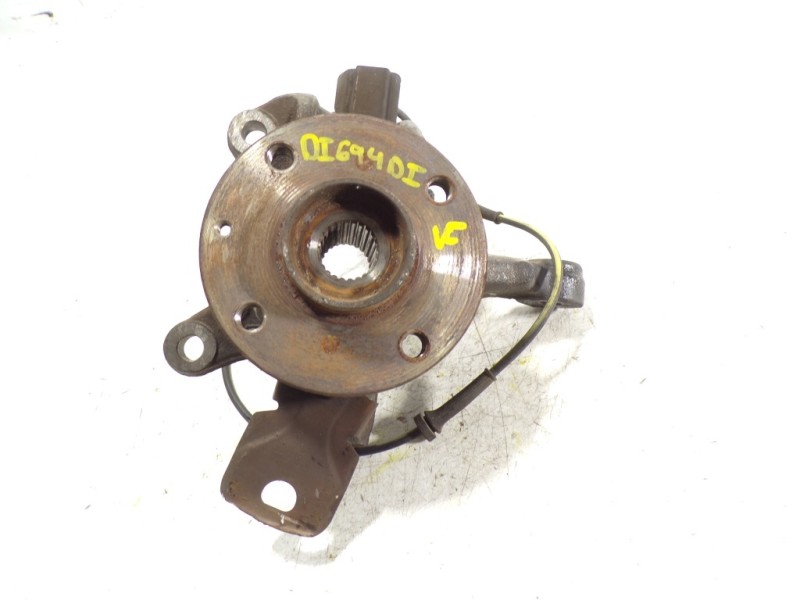 Recambio de mangueta delantera izquierda para peugeot 108 1.2 12v vti referencia OEM IAM B000905680  