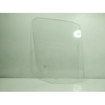 CRISTAL PUERTA DELANTERO DERECHO A9067250110 