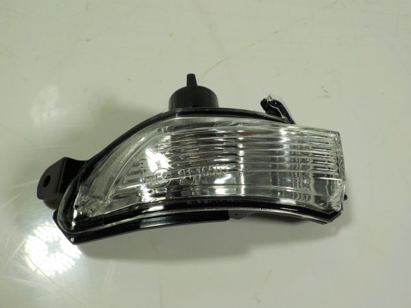 Recambio de piloto lateral derecho para skoda fabia combi like referencia OEM IAM  6V0949101 