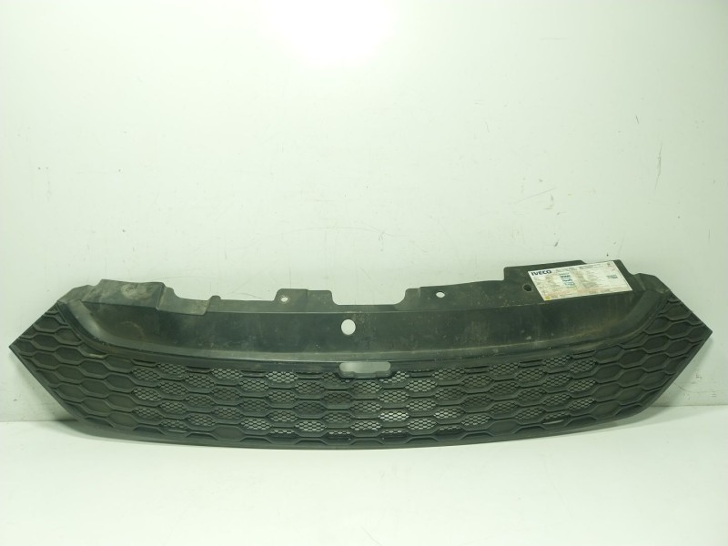 Recambio de rejilla para iveco daily vi furgoneta 33s15, 35s15, 35c15 referencia OEM IAM 5801587018 5801543607 