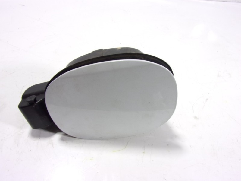 Recambio de tapa combustible para kia ceed 1.6 crdi cat referencia OEM IAM 69510J7000  