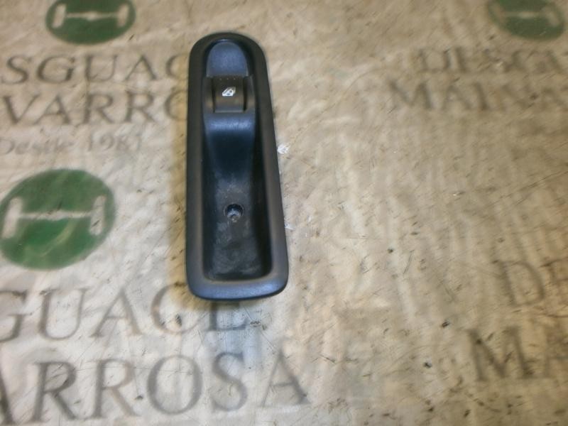 Recambio de mando elevalunas trasero izquierdo para renault scenic ii grand dynamique referencia OEM IAM   