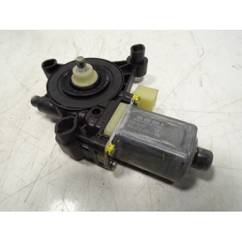 MOTOR ELEVALUNAS DELANTERO DERECHO 5Q0959802B 5Q0959802B 