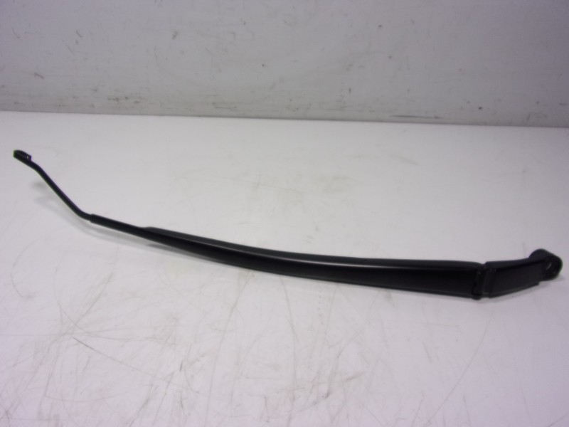Recambio de brazo limpia delantero derecho para toyota yaris 1.5 vvti hev referencia OEM IAM 85211K0020  