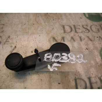 MANETA ELEVALUNAS TRASERA IZQUIERDA 