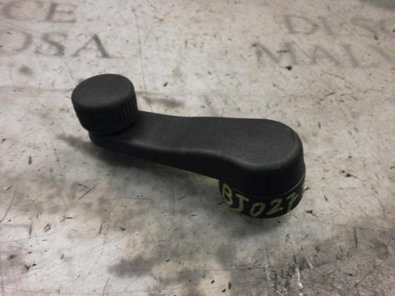 Recambio de maneta elevalunas trasera derecha para seat cordoba berlina (6l2) stella referencia OEM IAM 1M08375819B9  