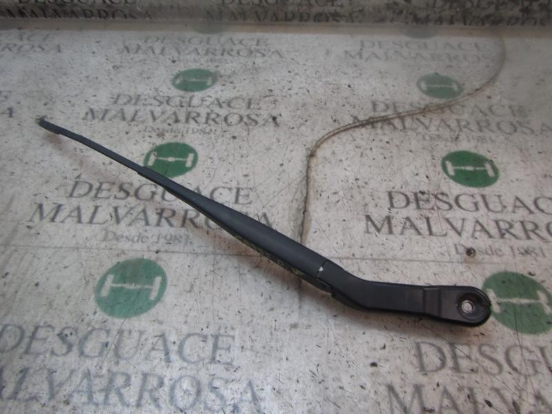 Recambio de brazo limpia delantero derecho para opel meriva cosmo referencia OEM IAM   