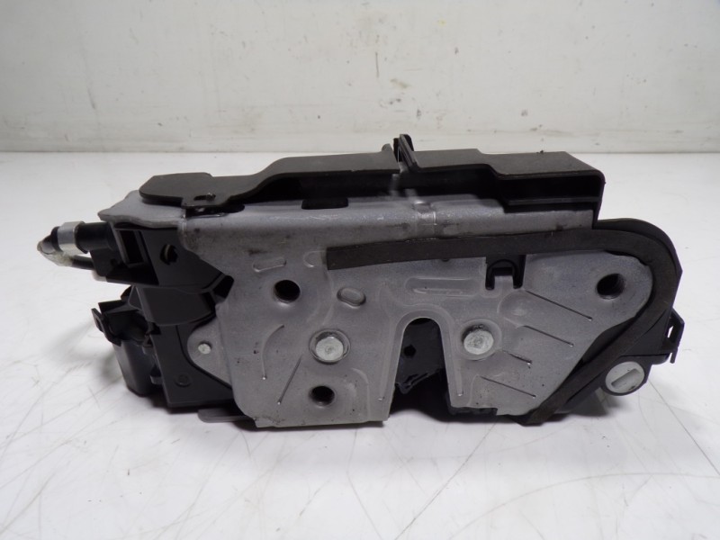 Recambio de cerradura puerta trasera izquierda para seat leon sportstourer (kl8) xcellence referencia OEM IAM 5TA839015L 5TA8390