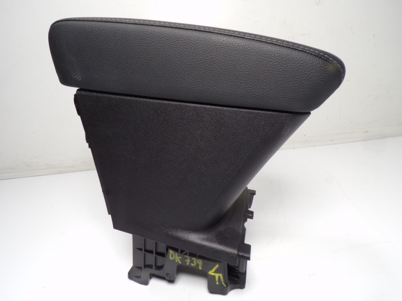 Recambio de apoyabrazos central para opel corsa f 1.2 referencia OEM IAM  9830208680 