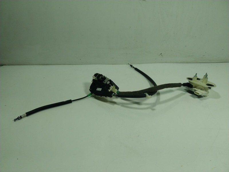 Recambio de cerradura puerta trasera derecha para maserati levante 3.0 v6 twinturbo cat referencia OEM IAM  670101519 