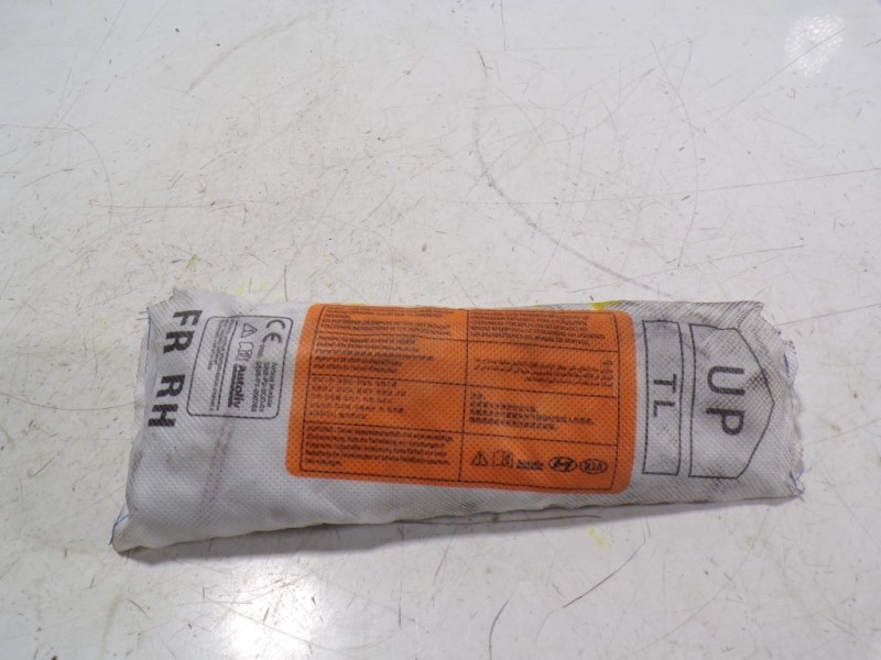 Recambio de airbag lateral derecho para hyundai tucson essence bluedrive 2wd referencia OEM IAM 88920D3000  