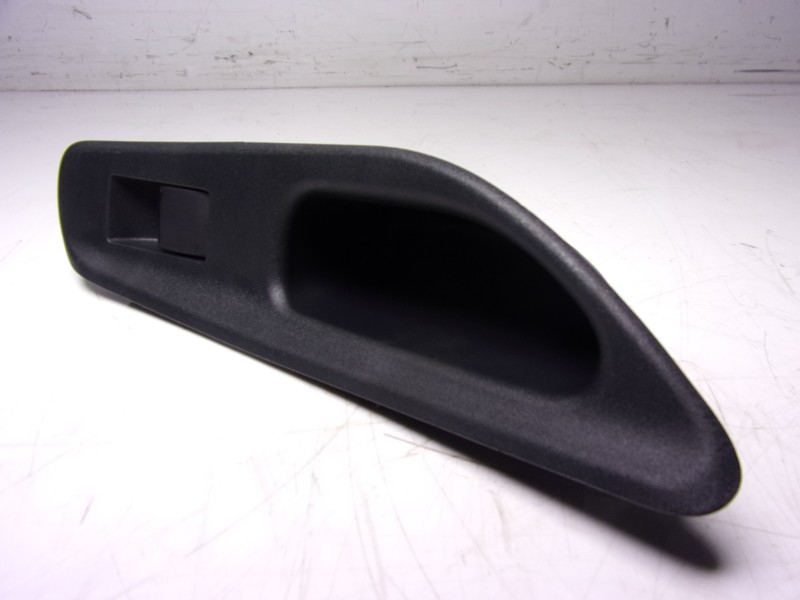 Recambio de mando elevalunas trasero izquierdo para toyota yaris 1.5 vvti hev referencia OEM IAM 8481002260 3561H361D 