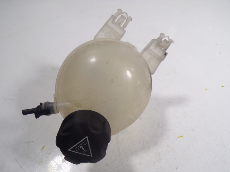 Recambio de deposito expansion para peugeot 208 1.2 12v e-vti referencia OEM IAM 9800777280  