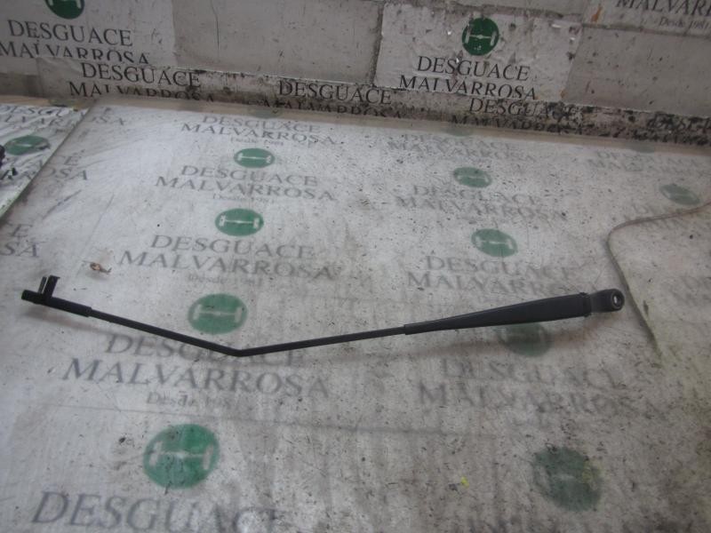 Recambio de brazo limpia delantero derecho para peugeot 207 1.6 16v hdi referencia OEM IAM   