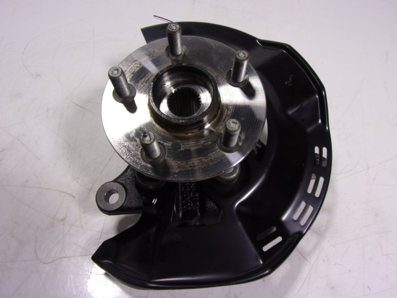 Recambio de mangueta delantera izquierda para toyota yaris 1.5 vvti hev referencia OEM IAM 4321202410  