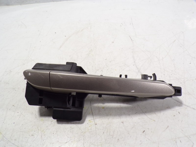 Recambio de maneta exterior delantera derecha para hyundai tucson essence bluedrive 2wd referencia OEM IAM 82661D7000  