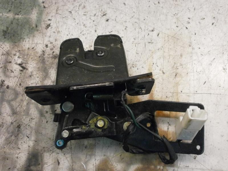 Recambio de cerradura maletero / porton para hyundai coupe (gk) 2.0 fx vvt referencia OEM IAM 812302C000  