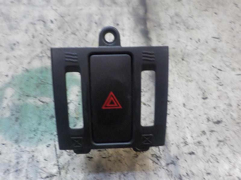 Recambio de warning para mazda cx-5 2.0 cat referencia OEM IAM KD45664H0 KD45664H0 