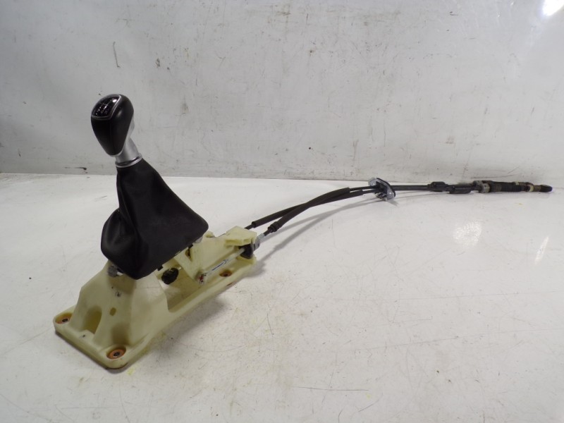 Recambio de palanca cambio para hyundai tucson essence bluedrive 2wd referencia OEM IAM 43700D7260TRB  