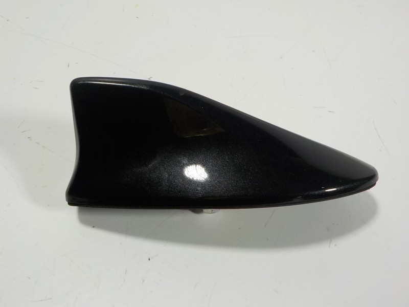 Recambio de antena para toyota corolla (e21) sedan 1.8 16v hybrid referencia OEM IAM 8676002090  