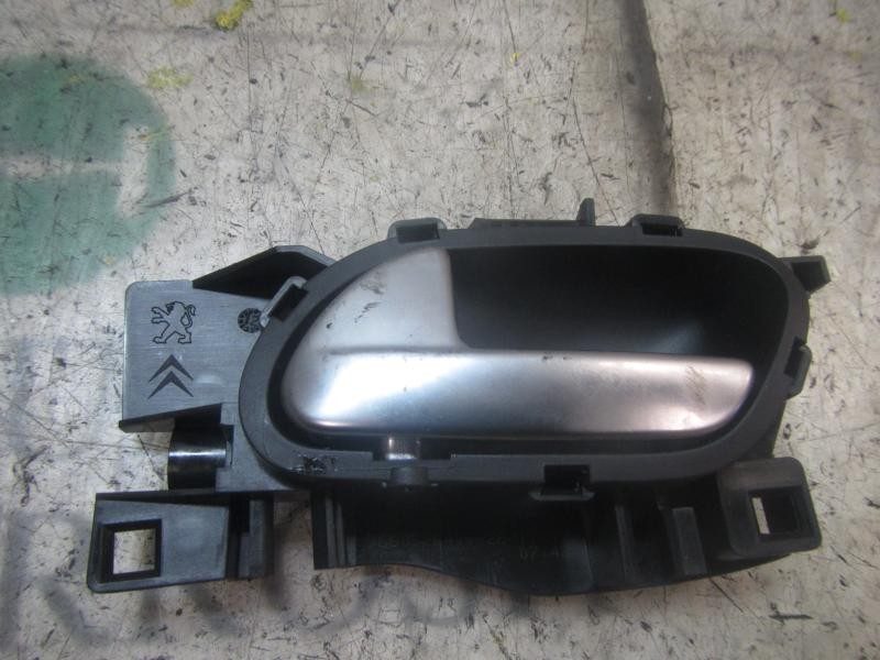 Recambio de maneta interior trasera izquierda para peugeot 208 active referencia OEM IAM 9143T8  