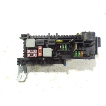 CAJA RELES / FUSIBLES A2049004803 016708581 016708581