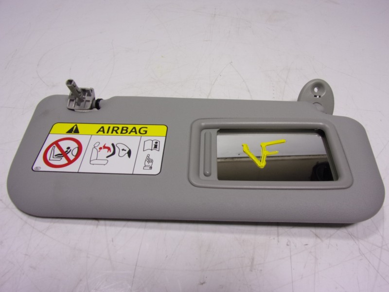 Recambio de parasol derecho para toyota yaris 1.5 vvti hev referencia OEM IAM 74310K0090B0  