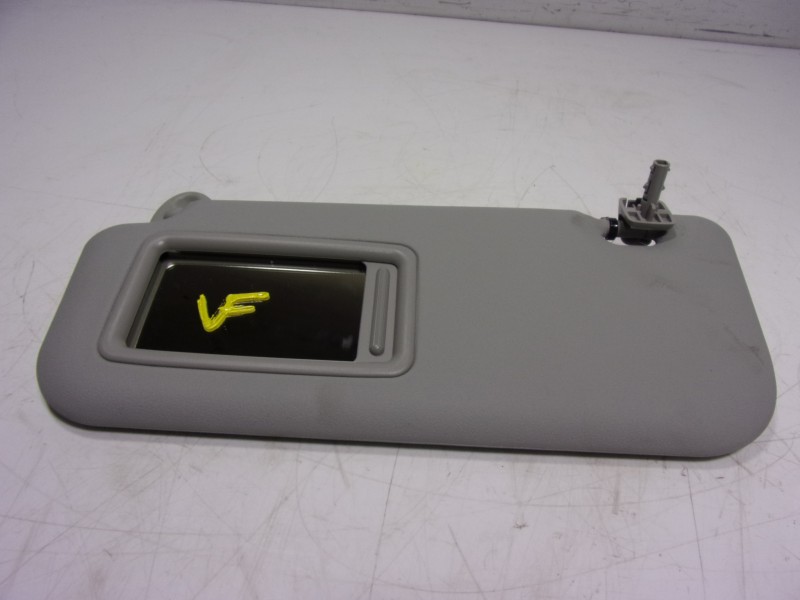 Recambio de parasol izquierdo para toyota yaris 1.5 vvti hev referencia OEM IAM 74320K0090B0  