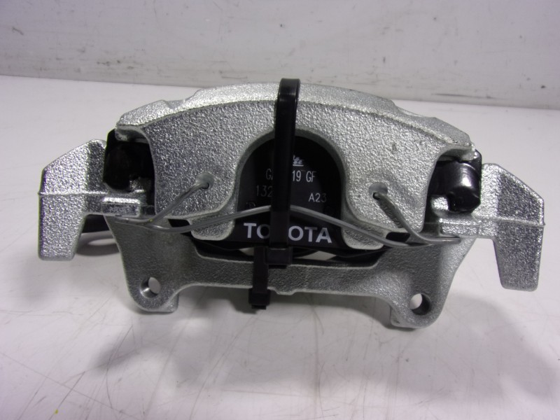 Recambio de pinza freno delantera derecha para toyota yaris 1.5 vvti hev referencia OEM IAM 47730K0030  