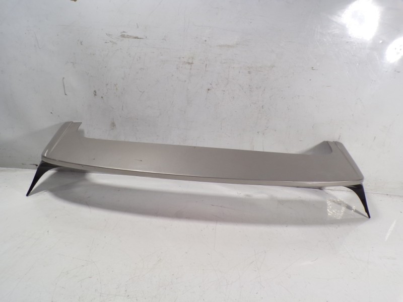 Recambio de aleron trasero para hyundai tucson essence bluedrive 2wd referencia OEM IAM 87211D7000  