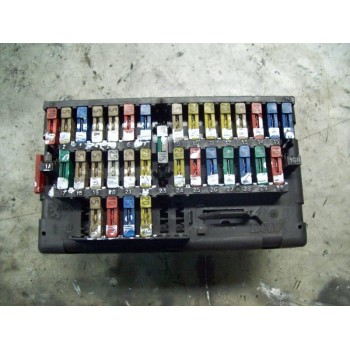 CAJA RELES / FUSIBLES 